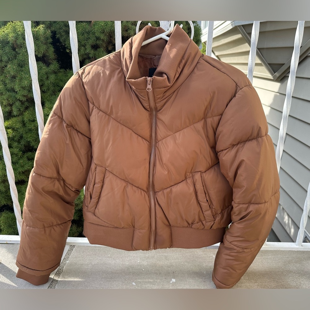 Women’s puffer coat, so comfy and cozy !! Worn once!